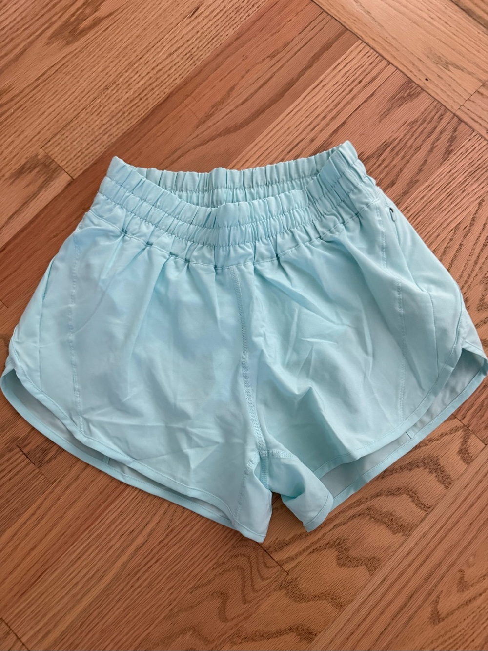 πLululemon 5-Piece Activewear Bundle | Align Leggings, Flutter Shorts & Tank - Picture 5 of 9